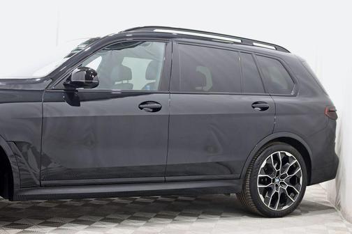 2024 BMW X7 M60i