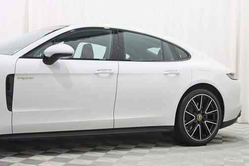 2022 Porsche Panamera 4