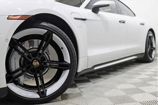 2022 Porsche Taycan Turbo