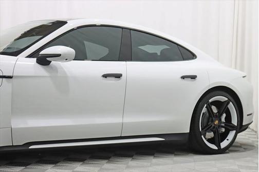 2022 Porsche Taycan Turbo