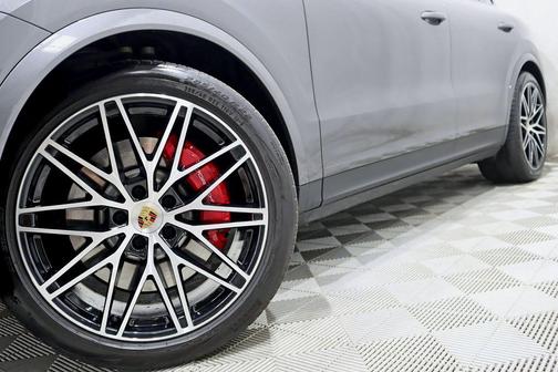 Quartzite Grey Metallic 2024 Porsche Cayenne S