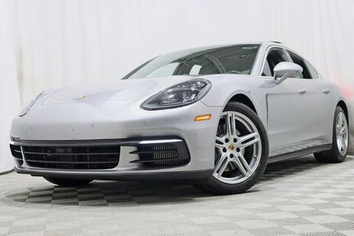 GT Silver Metallic 2017 Porsche Panamera 4S