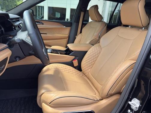 2022 Jeep Grand Cherokee Summit
