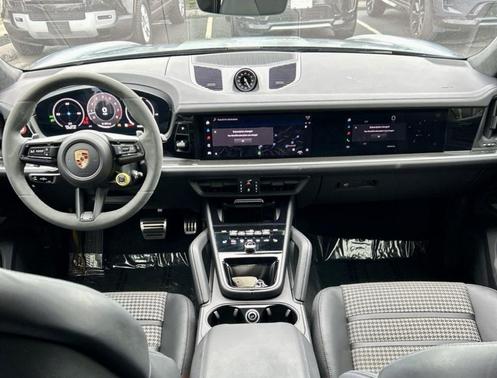 2024 Porsche Cayenne S