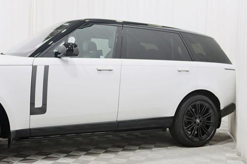 White 2023 Land Rover Range Rover P400 SE