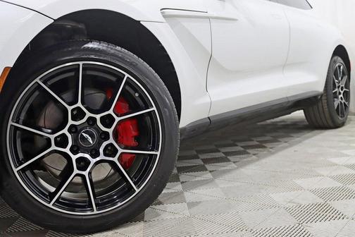 2021 Aston Martin DBX Base