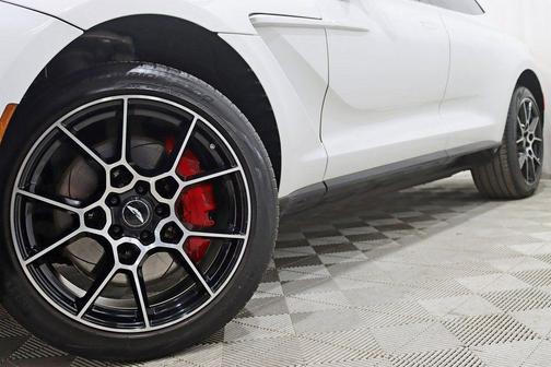 2021 Aston Martin DBX Base