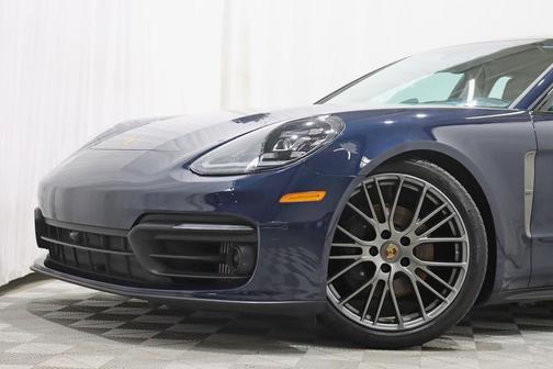 2023 Porsche Panamera 4 Platinum Edition