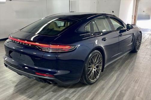 2023 Porsche Panamera 4 Platinum Edition