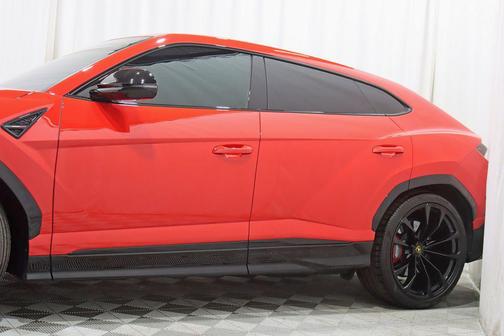 Rosso Mars 2022 Lamborghini Urus