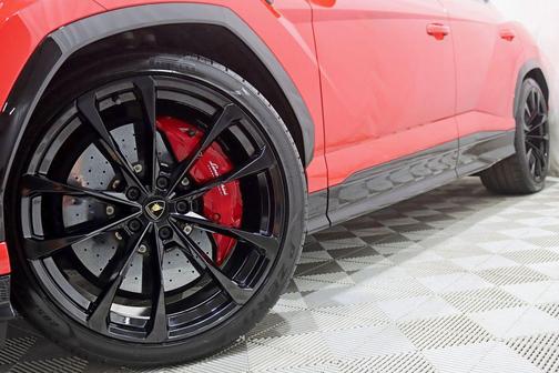 Rosso Mars 2022 Lamborghini Urus