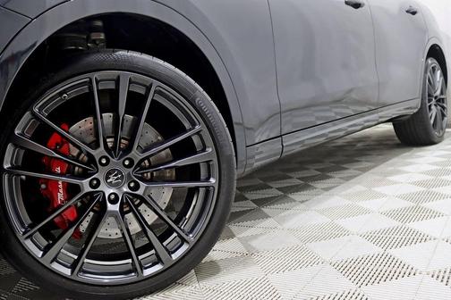 Nero Ribelle Metallic 2022 Maserati Levante Modena S