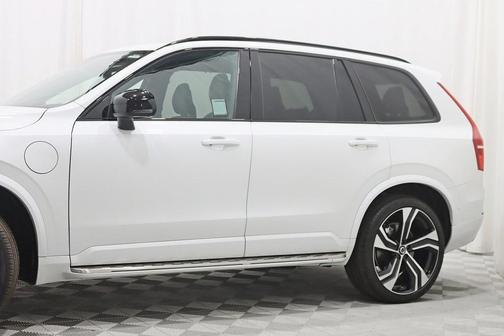 2022 Volvo XC90 Recharge Plug-In Hybrid T8 R-Design 7 Passenger