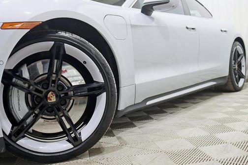 2023 Porsche Taycan Turbo