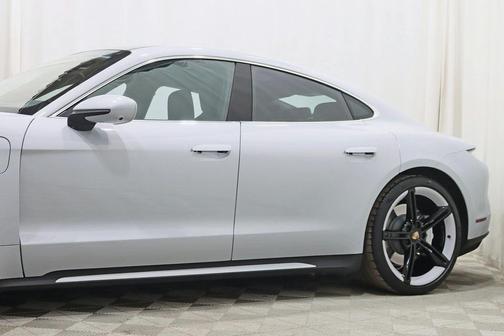 2023 Porsche Taycan Turbo