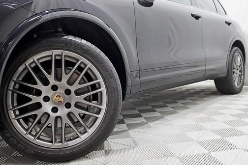 2017 Porsche Cayenne Platinum Edition