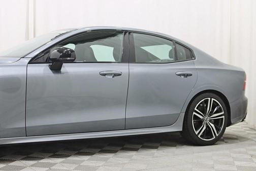 2019 Volvo S60 T6 R-Design