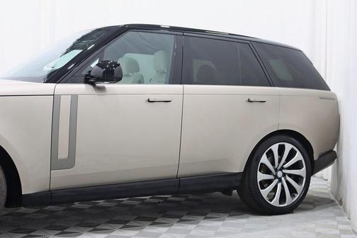 2025 Land Rover Range Rover P530 SE