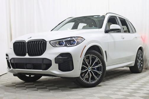Mineral White Metallic 2023 BMW X5 xDrive40i