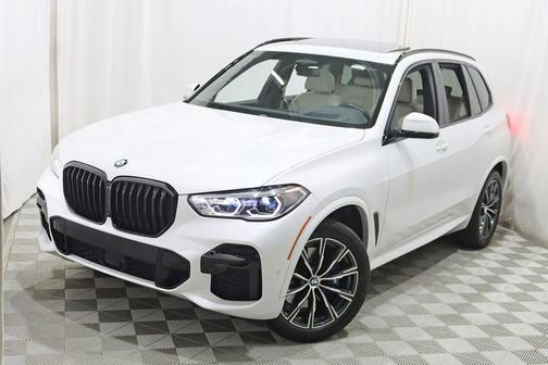 Mineral White Metallic 2023 BMW X5 xDrive40i