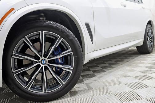 Mineral White Metallic 2023 BMW X5 xDrive40i