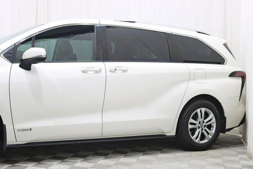 Blizzard Pearl 2021 Toyota Sienna Platinum 7 Passenger