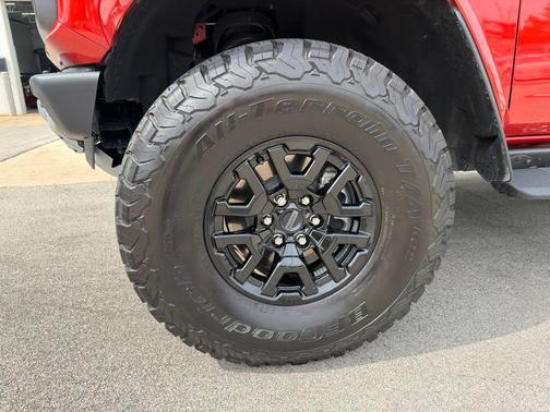 Hot Pepper Red Metallic Tinted Clearcoat 2024 Ford Bronco Raptor