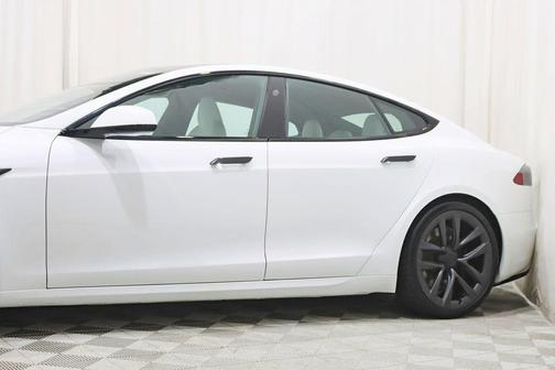 Pearl White Multi-Coat 2021 Tesla Model S Plaid