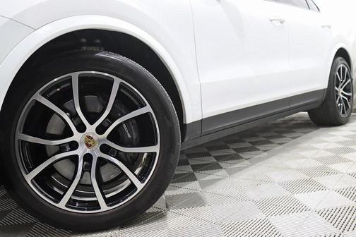 2023 Porsche Cayenne Platinum Edition