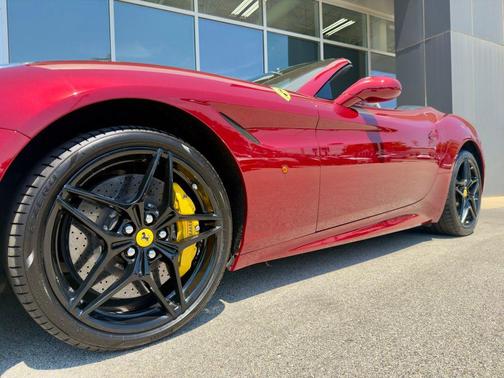 Rosso California 2015 Ferrari California T