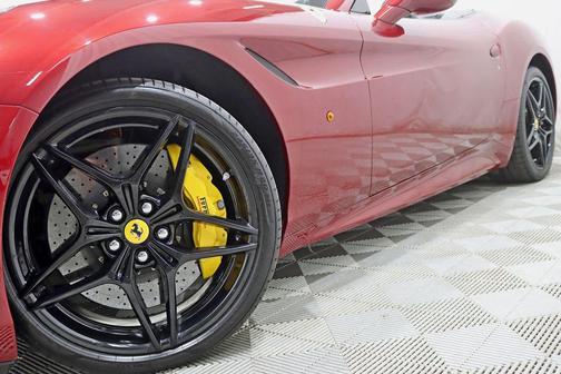 Rosso California 2015 Ferrari California T