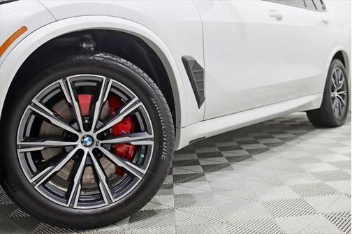 2025 BMW X5 M60i