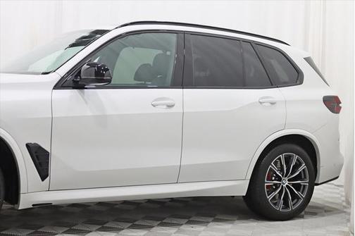 2025 BMW X5 M60i