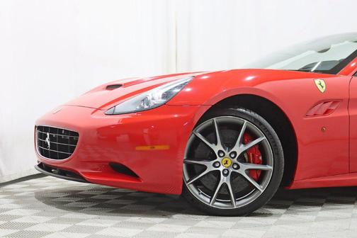 Red 2012 Ferrari California Base