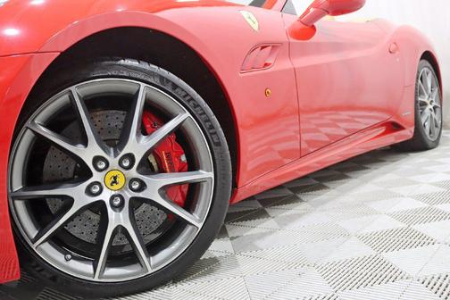 Red 2012 Ferrari California Base