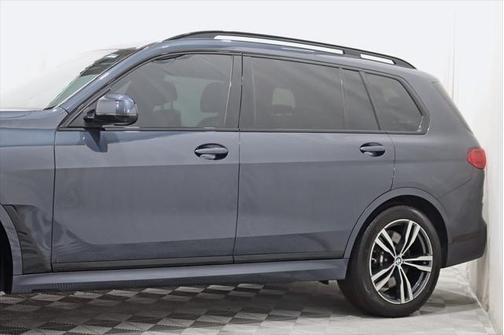 2022 BMW X7 M50i