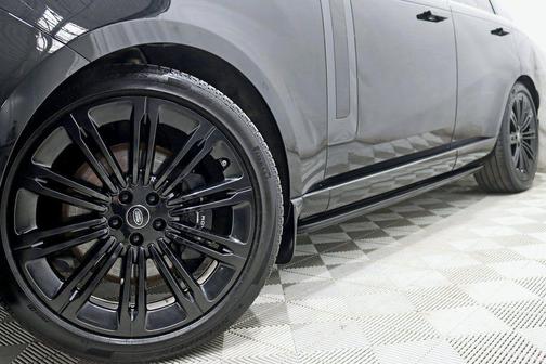 2025 Land Rover Range Rover P530 SE