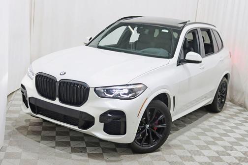 Mineral White Metallic 2023 BMW X5 xDrive40i