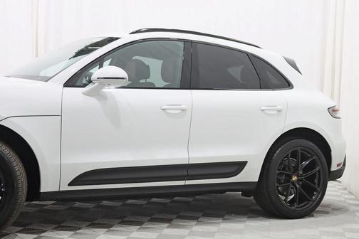 2022 Porsche Macan Base