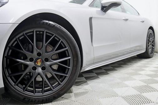 2023 Porsche Panamera 4