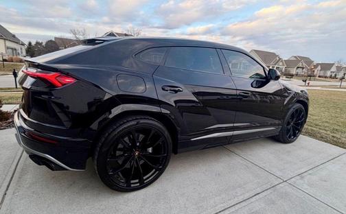 2021 Lamborghini Urus Graphite Capsule