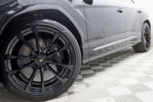 2021 Lamborghini Urus Graphite Capsule