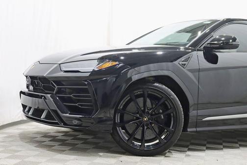 2021 Lamborghini Urus Graphite Capsule