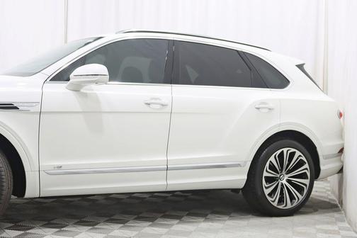 Glacier White 2021 Bentley Bentayga V8