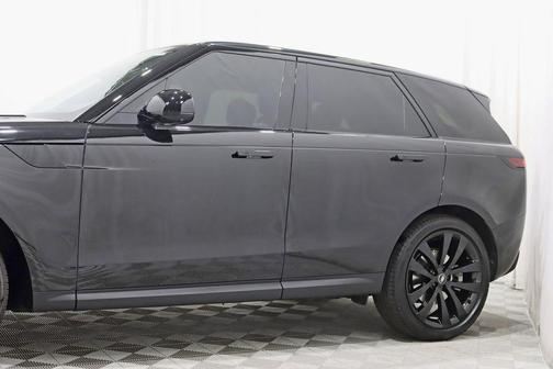 Santorini Black Metallic 2025 Land Rover Range Rover Sport SE