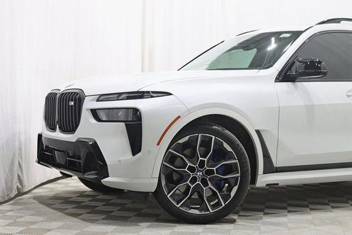 2024 BMW X7 M60i