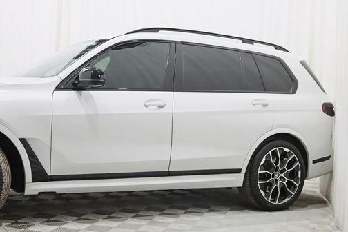 2024 BMW X7 M60i