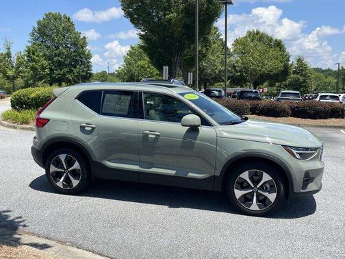 2024 Volvo XC40 B5 Plus Bright Theme