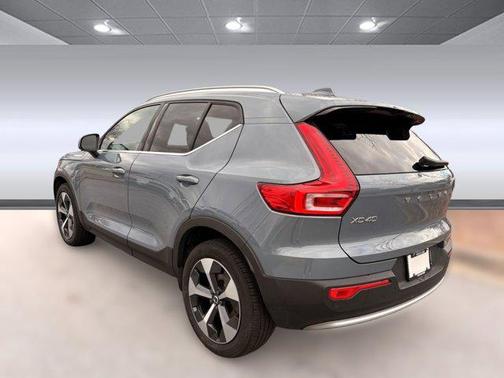 2023 Volvo XC40 B5 Plus Bright Theme