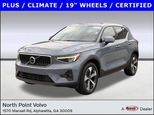 2023 Volvo XC40 B5 Plus Bright Theme